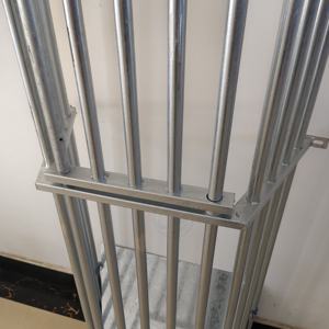 Support de <span class=keywords><strong>foin</strong></span> d'angle galvanisé à chaud Accessoires de décrochage stables pour chevaux Support de mangeoire de <span class=keywords><strong>foin</strong></span> robuste pour une utilisation agricole - Product Image 3