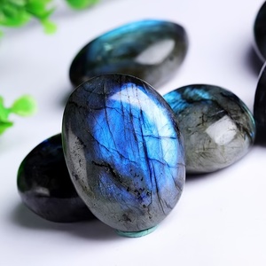 Venta al por mayor, piedra de Palma de luz de luna azul, piedra de cristal natural en bruto para otras artesanías de cristal, alrededor de 16 piezas por <span class=keywords><strong>kilo</strong></span> - Product Image 4