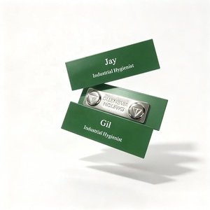 Placa de Identificación Personalizada en Metal Grabado en Oro o Plata con Clip de Seguridad para Uniforme de Enfermera - Product Image 3