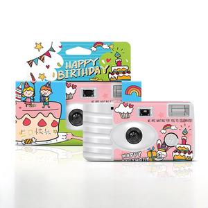 Nouvel appareil photo jetable illustré « Joyeux Anniversaire » avec flash, couleur, plein format, 18 clichés, personnalisable - Product Image 1