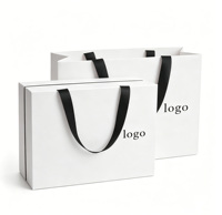 Sacs shopping en papier noir de luxe personnalisés avec poignées plates, estampage à chaud, réutilisables, papier artistique, emballage cadeau pour entreprise