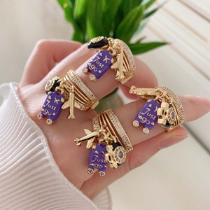 Anello da viaggio Tk-L629, nuovo arrivo, regalo per amanti dei viaggi, placcato oro, micro zirconi cubici, anello aperto con goccia viola, a forma di valigia e aereo - Product Image 2