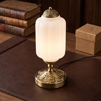 Lámpara de Mesa LED Ambiental Vintage de Latón Antiguo con Pantalla de Vidrio Ópalo, Control Táctil, Salida de Energía Tipo C, Carga Inalámbrica para Mesita de Noche