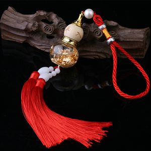 ขวดแก้วทรงน้ำเต้าห้อยประดับรถยนต์ รูปทรงกลม ฐานเคลือบทอง หูจับคู่ พู่ห้อย พร้อมหัวฉีดสเปรย์ปรับอากาศ - Product Image 5