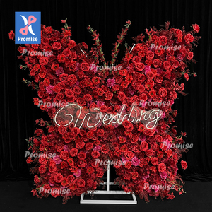 Fondo de pared de lujo con rosas rojas y flores de mariposa artificiales para bodas, decoración de eventos de alta gama. - Product Image 1
