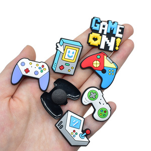 Console <span class=keywords><strong>de</strong></span> jeu créative breloque <span class=keywords><strong>de</strong></span> chaussure en caoutchouc souple contrôleur <span class=keywords><strong>de</strong></span> jeu <span class=keywords><strong>de</strong></span> dessin animé personnalisé sabot breloques pantoufle <span class=keywords><strong>Bracelet</strong></span> décorations <span class=keywords><strong>de</strong></span> chaussures - Product Image 6