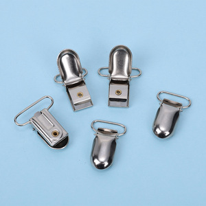 Clips Metálicos en Forma de Corazón para Chupetes y Portabebés de 0 a 12 Meses, Diseño Sólido con Asa - Product Image 2