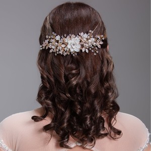 Coiffe de mariée artisanale en or rose avec fleurs, peigne à cheveux floral blanc romantique, bijoux de fête de <span class=keywords><strong>mariage</strong></span> pour femmes, accessoires capillaires - Product Image 1