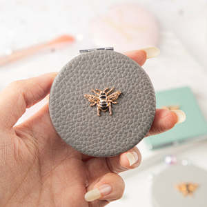 BLitchi Grain PU Leather <b>Compact</b> <b>Mirror</b> 3D Metal Bee Decor Iron Frame Dual Sided HD Glass Pocket Makeup <b>Mirror</b> Wholesale Custom - Product Image 3