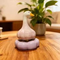 Vente en gros de toupies de bureau multi-styles en céramique, modèles miniatures en forme de poire, canard et pingouin