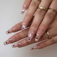 Faux ongles à presser en acrylique, longs, forme cercueil, dégradé rose nude, motif œil de chat et cœur rouge, avec strass argentés à ligne fine, personnalisables, pour rendez-vous