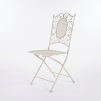 Chaise élégante de bistrot français en fer forgé avec dossier à motifs et design pliable pour restaurants en plein air et événements de banquet