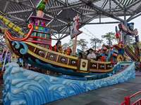 Bateau à bascule Viking HTH 24 places, attraction de parc d'attractions, en fibre de verre et acier
