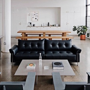 Sofá Negro con Respaldo Acolchado con Botones, Patas Metálicas Delgadas, Diseño Modular Dividido, <span class=keywords><strong>Estilo</strong></span> <span class=keywords><strong>Moderno</strong></span> Minimalista <span class=keywords><strong>Industrial</strong></span>, <span class=keywords><strong>Muebles</strong></span> para Sala de Estar - Product Image 2