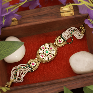 Bracelet à breloques traditionnel en laiton plaqué or pour femme, bijoux ethniques de style temple, chaîne florale Kundan de créateur, cadeau - Product Image 1