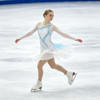 Robe de patinage et de danse bleu clair à col rond, manches longues en maille, dos découpé avec strass pour enfants et adultes, compétition et performance