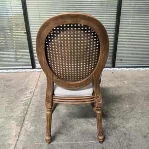 Offres Spéciales Prix bon marché pp plastique Louis chaise Grain de bois couleur Louis chaise chaises de fête - Product Image 4
