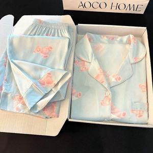 Pijamas <span class=keywords><strong>de</strong></span> Satén <span class=keywords><strong>con</strong></span> Estampado <span class=keywords><strong>de</strong></span> Oso <span class=keywords><strong>de</strong></span> Dibujos Animados, los Más Vendidos al por Mayor, Conjunto <span class=keywords><strong>de</strong></span> 2 Piezas <span class=keywords><strong>de</strong></span> Manga Larga <span class=keywords><strong>de</strong></span> Seda Helada para Mujer, Ropa <span class=keywords><strong>de</strong></span> Dormir <span class=keywords><strong>con</strong></span> Etiqueta Privada OEM - Product Image 4