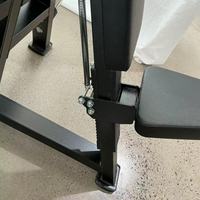 Máquina de Ejercicios para Pectorales Inclinada con Carga de Placas, Construcción de Acero Resistente, Segura para Entrenamiento de Espalda y Brazos, Diseño Hammer Strength