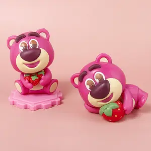 Venda quente do produto bonito cama ornamentos Toy Story Strawberry Bear figura display IT'S ME LOTSOS caixa cega set