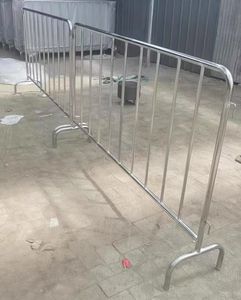 Barriera di controllo della folla per display a traliccio portatile con recinzione temporanea in lega di alluminio - Product Image 1