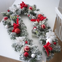 Guirlande artificielle en PVC faite à la main avec flocage de poudre de neige et lumières LED Guirlande décorative de Noël d'intérieur de luxe