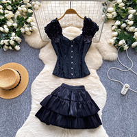 Ensemble deux pièces Coquette pour femme : Haut corset à manches courtes bouffantes style français et mini-jupe à volants étagés – Collection été