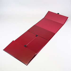 صناديق هدايا فاخرة قابلة للطي ذات علامة تجارية عالية الجودة وعلامة تبويب بشريط منقوشة بورق مقوى معاد تدويره - Product Image 2