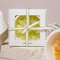Originele luxe woondecoratie Valentijnsdag cadeau Moederdag Vrouwendag Bloemenvormige geurkaars in gipsen houder met sojawas