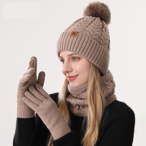 <span class=keywords><strong>Bonnet</strong></span> tricoté de couleur unie personnalisé avec gants et écharpe <span class=keywords><strong>Ensemble</strong></span> d'extérieur trois pièces pour femmes résistant au froid et chaud pour l'hiver - Product Image 4