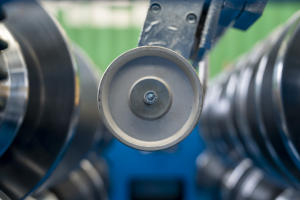 FORWARD Máquinas formadoras de rollos de costura de pie a medida para sus necesidades - Product Image 5