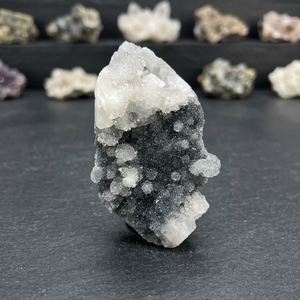 Géodes de calcédoine noire de qualité supérieure, spécimens minéraux naturels pour la décoration intérieure, la présentation aux collectionneurs, les cadeaux et la décoration. - Product Image 6