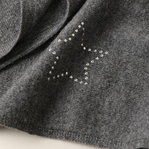 Design personnalisé hiver dame 90% laine 10% <span class=keywords><strong>cachemire</strong></span> <span class=keywords><strong>Poncho</strong></span> personnaliser logo femmes luxe chaud plaine tricoté Cape châle avec strass - Product Image 4