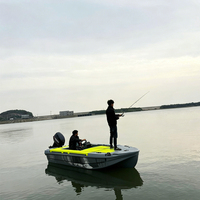 Bateau de pêche motorisé léger de 13,77 pieds, kayak de pêche en PE durable pour 1 personne avec plateforme