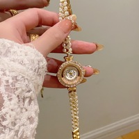 Montre à quartz élégante pour femme, style diamant de luxe, bracelet en alliage incrusté de perles, montre à quartz ronde, vente chaude