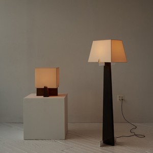 Lámpara de pie de madera estilo vintage T912 LED con color cambiante 220V y control de interruptor para villa o sala de exposiciones - Product Image 1