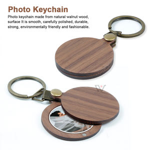 Porte-clés rond magnétique en bois avec photo, idéal pour transporter des photos créatives, cadeaux de vacances et d'anniversaire - Product Image 4