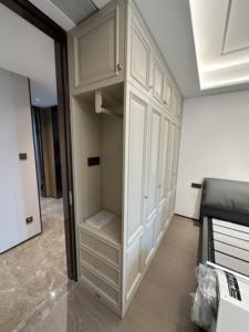 Armadio Moderno in Legno con Ampio Spazio di Archiviazione e Cassetti, Costruzione Robusta per Organizzare i Vestiti in Camera da Letto - Product Image 3