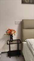 Table d'appoint minimaliste moderne ultra-plate à double niveau avec étagère en verre trempé pour canapé et rangement de chevet