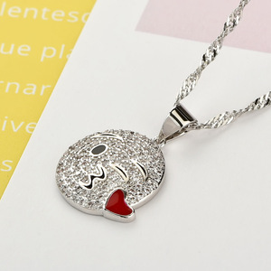 Collana con Ciondolo a Faccina Divertente per Donne, Accessorio Minimalista per Uso Quotidiano - Product Image 4