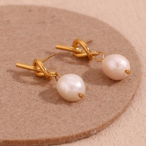 Boucles d'oreilles clous en acier inoxydable plaqué or 18 carats, motif nœud, bijoux personnalisés tendance pour femmes, articles de luxe de la mode - Product Image 6