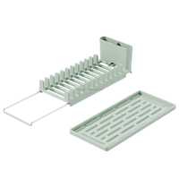 Égouttoir à vaisselle compact WIREKING Mini en plastique à poser sur l'évier pour 11 assiettes, avec porte-couverts et bac de récupération des eaux.