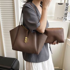 Sacs à main décontractés pour femmes de grande capacité, fermeture éclair résistante à l'eau en PU de haute qualité - Product Image 6