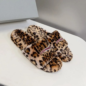 Sandali Invernali Caldi da Donna con Punta Aperta e Plateau, <span class=keywords><strong>Ciabatte</strong></span> con Ricami e Pelliccia, <span class=keywords><strong>Ciabatte</strong></span> <span class=keywords><strong>Pelose</strong></span> da Donna - Product Image 6