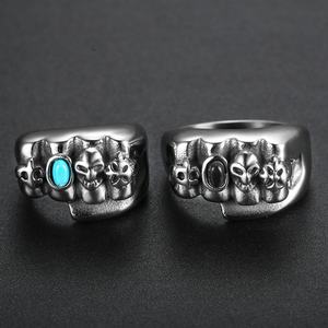 Bague unisexe en acier inoxydable, motif poing de motard, crâne, fleur-de-lys, trèfle, diamant taillé, design Outlaw, dorée, pour mariage/fiançailles - Product Image 4