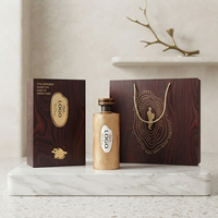 Caja de Regalo de Lujo Personalizada con Insignia Metálica, Caja Rígida de Papel con Textura de Madera Oscura para Licores, Bebidas y Marcas de Boutique