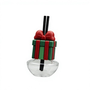 Diffuseur de parfum pour voiture en verre, design boîte cadeau de Noël, avec clip et bâtonnets diffuseurs. Bouteille en verre pour désodorisant de voiture. - Product Image 1
