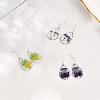 Boucles d'oreilles personnalisées en forme de larme de fleurs pressées séchées en résine transparente Boucles d'oreilles goutte d'eau en forme de fleurs séchées