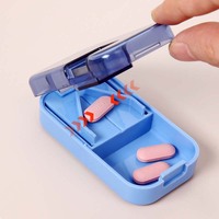 Boîte à pilules portable 3-en-1 en plastique durable et écologique, coupe-comprimés et séparateur multifonctionnel – Meilleure vente