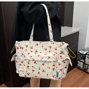 批发新款樱桃印花女式手提包尼龙拉链闭合时尚手提单肩包大容量购物连衣裙风格 - Product Image 2